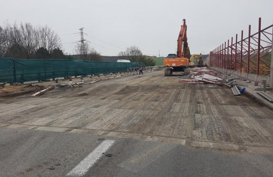 Bourání dálničního mostu Ostrovačice