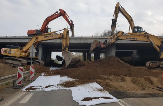 Bourání dálničního mostu Ostrovačice