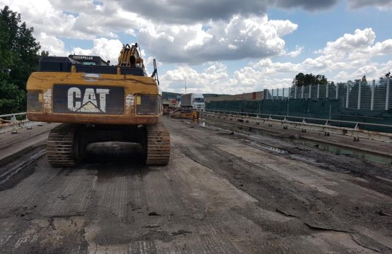 Bourání dálničního mostu Ostrovačice