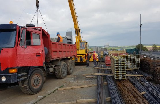 Bourání dálničního mostu Ostrovačice