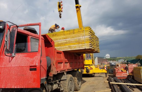 Bourání dálničního mostu Ostrovačice