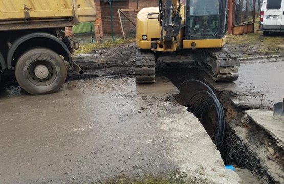 Pokládka vody, elektřiny, kanalizace